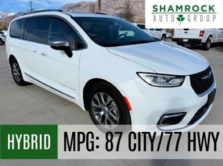 Used 2023 Chrysler Pacifica Pinnacle video 1