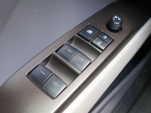 Used 2023 Toyota Camry SE w/ Convenience Package FWD image 18