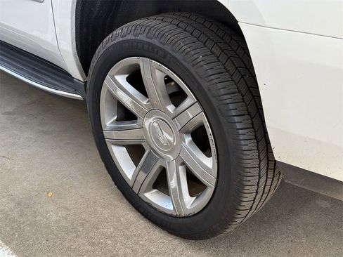 Used 2020 Cadillac Escalade ESV Premium Luxury image 5