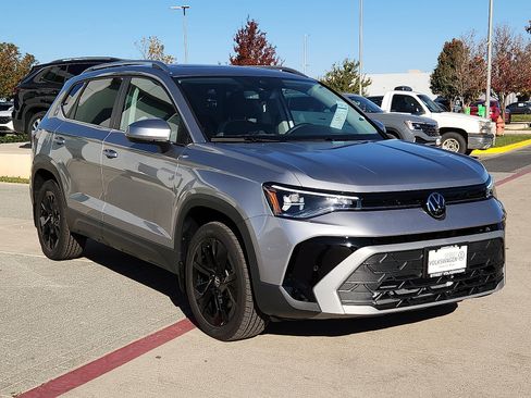 New 2026 Volkswagen Taos SE image 5