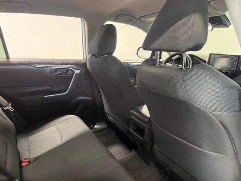 Used 2021 Toyota RAV4 LE image 14