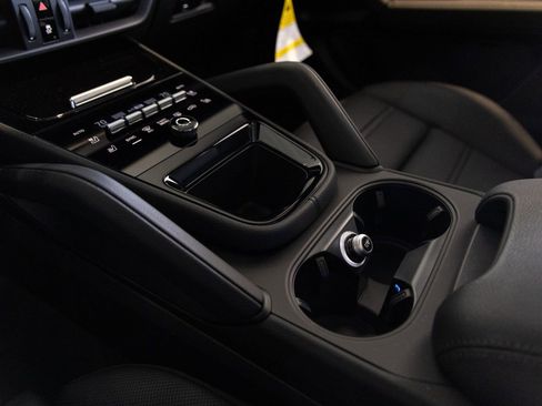 Certified 2026 Porsche Cayenne Base image 19