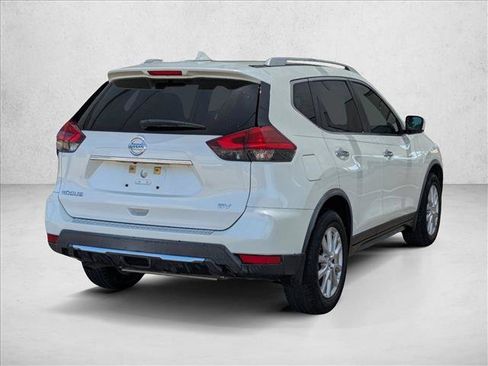 Used 2017 Nissan Rogue SV FWD image 5