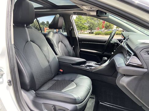Used 2020 Toyota Camry XSE FWD image 18
