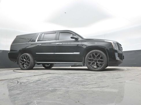 Used 2018 Cadillac Escalade ESV Luxury AWD/4WD image 29