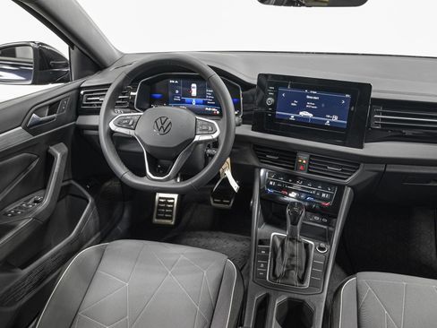 Used 2025 Volkswagen Jetta Sport image 28