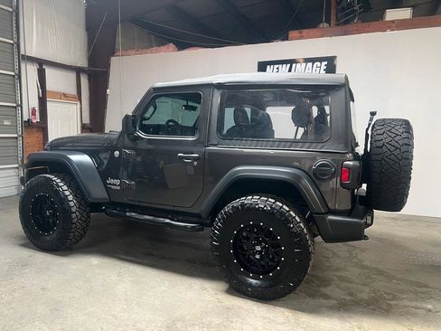 Used 2019 Jeep Wrangler Sport AWD/4WD image 6
