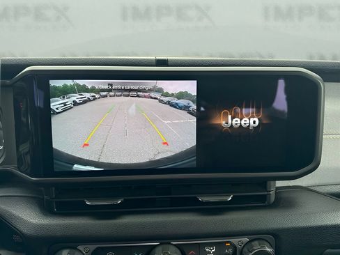 Used 2025 Jeep Wrangler Sport AWD/4WD image 10