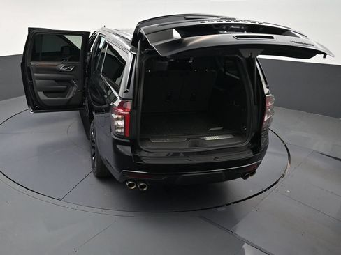 Used 2024 Chevrolet Suburban Premier w/ Premium Package RWD image 33