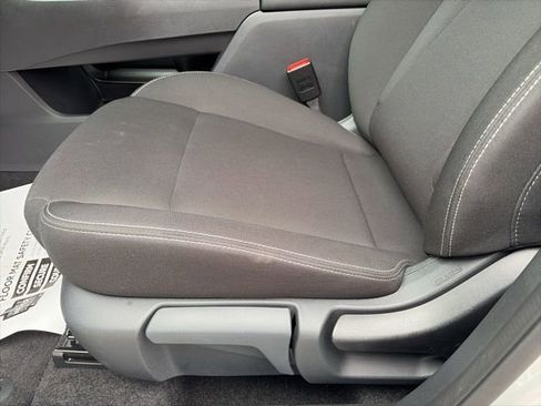 Used 2025 Nissan Rogue S image 10