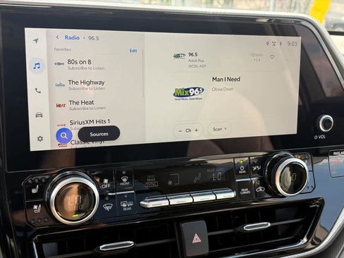 Used 2025 Toyota Highlander Platinum image 14