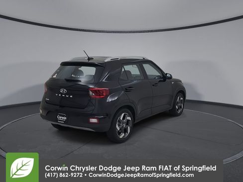 Used 2025 Hyundai Venue SEL FWD image 14