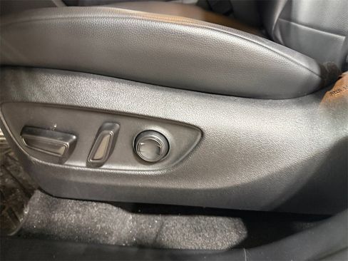 Used 2023 Toyota Highlander XLE image 13