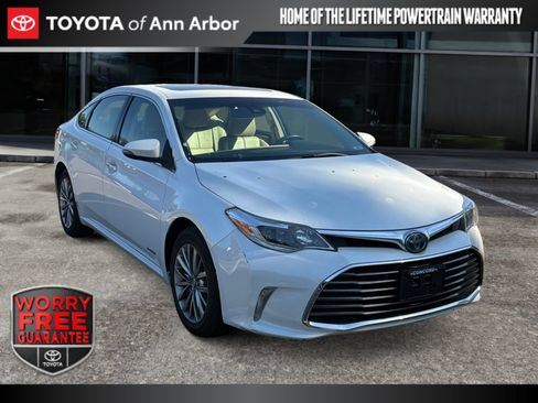 Used 2016 Toyota Avalon Limited w/ Toyota Safety Sense Package FWD image 1
