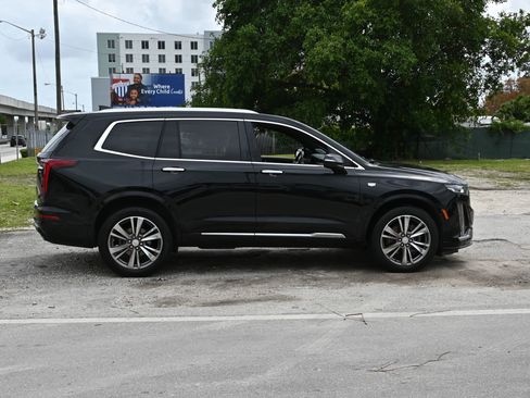 Used 2021 Cadillac XT6 Premium Luxury FWD image 7