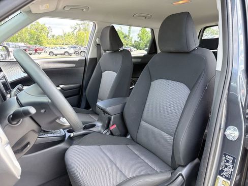 Used 2025 Kia Soul LX w/ LX Technology Package FWD image 11