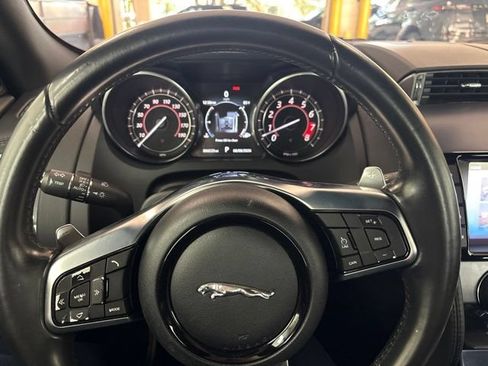 Used 2018 Jaguar F-TYPE Coupe RWD image 10