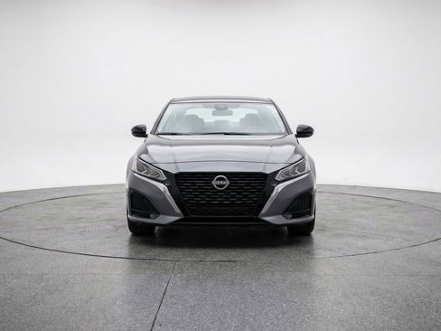 Used 2025 Nissan Altima 2.5 SV image 2