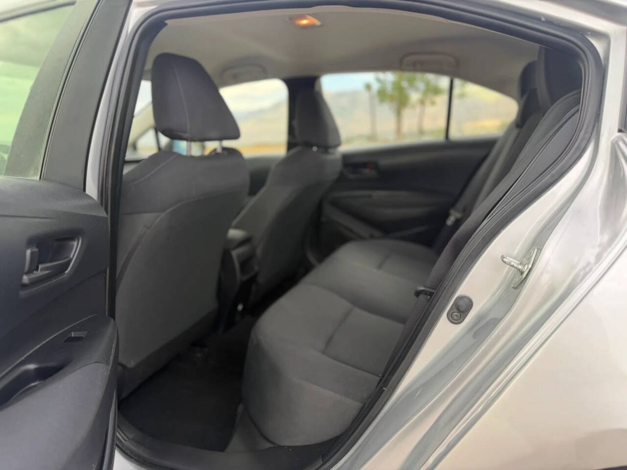 Used 2022 Toyota Corolla LE FWD image 12