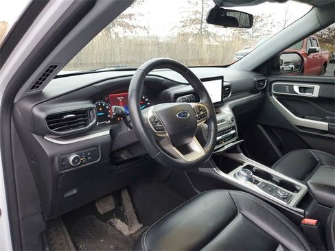 Used 2021 Ford Explorer XLT w/ Equipment Group 202A image 10