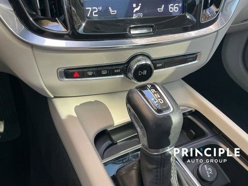 Used 2020 Volvo V60 T5 Cross Country image 16