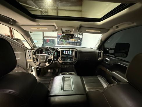 Used 2017 GMC Sierra 2500 Denali w/ Duramax Plus Package AWD/4WD image 17