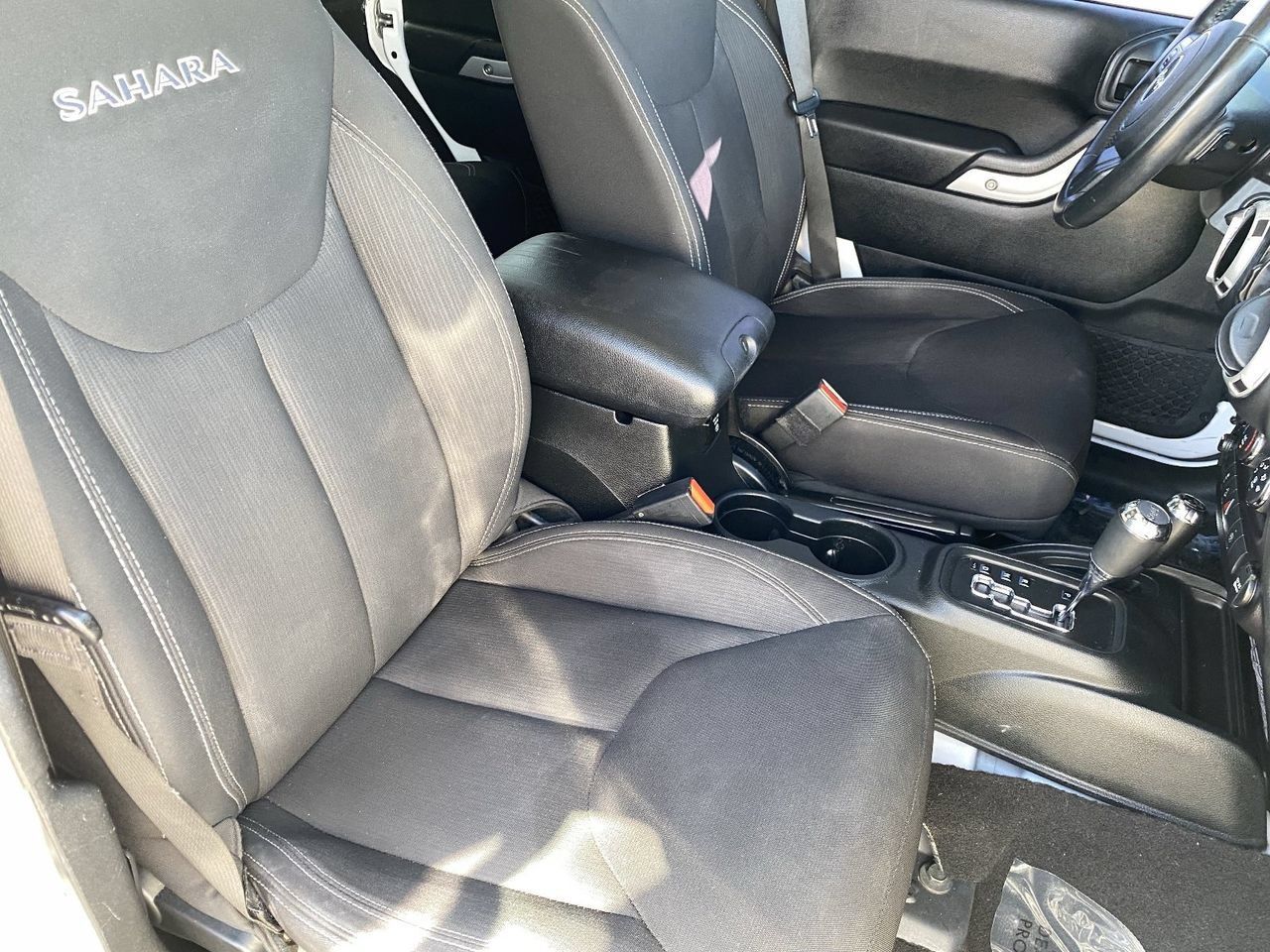 Used 2018 Jeep Wrangler Unlimited Sahara AWD/4WD image 11