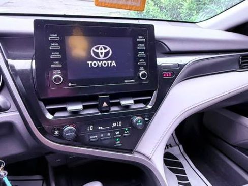 Used 2022 Toyota Camry SE FWD image 9