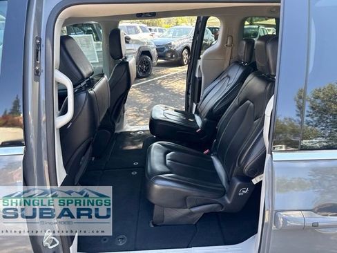 Used 2023 Chrysler Pacifica Touring-L FWD image 20
