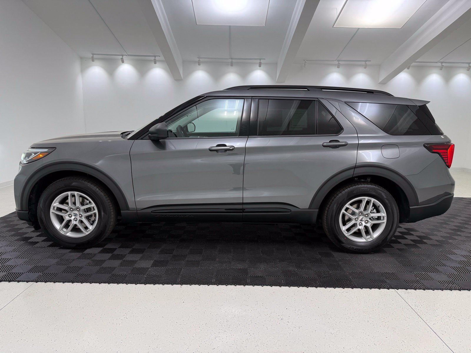 New 2026 Ford Explorer Active w/ Active Comfort Package RWD image 4