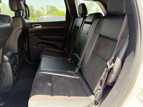 Used 2020 Jeep Grand Cherokee Altitude RWD image 10