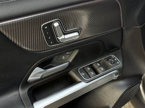 Used 2021 Mercedes-Benz GLB 250 w/ Premium Package image 25