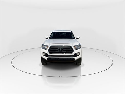 Used 2022 Toyota Tacoma SR5 w/ Technology Package image 3