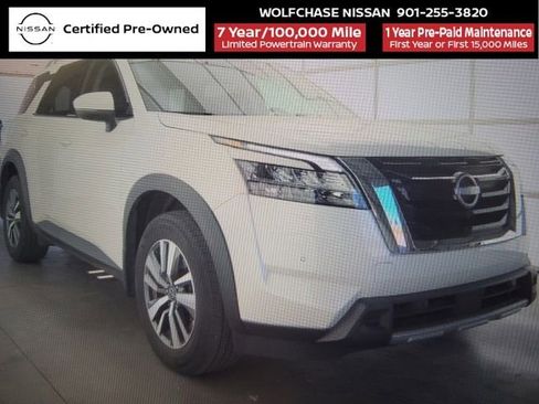 Certified 2024 Nissan Pathfinder SL image 1