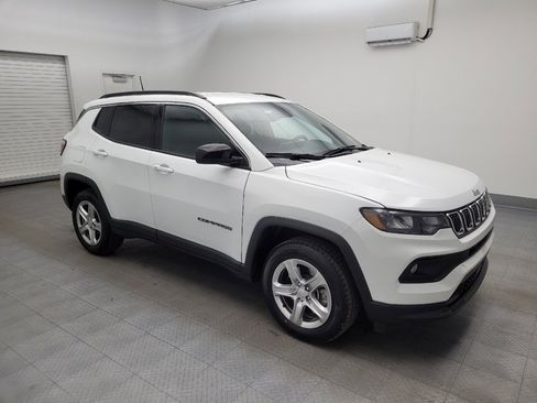 Used 2024 Jeep Compass Latitude image 11