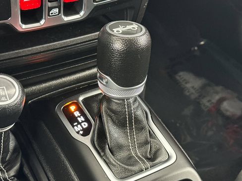 Used 2020 Jeep Wrangler Unlimited Sahara AWD/4WD image 22