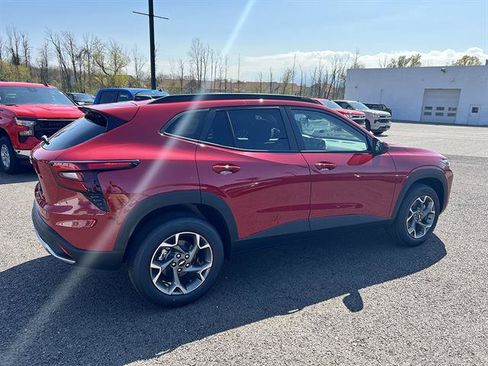 New 2026 Chevrolet Trax LT w/ Driver Confidence Package FWD image 6