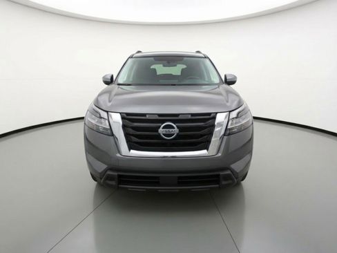 Used 2025 Nissan Pathfinder SV image 2