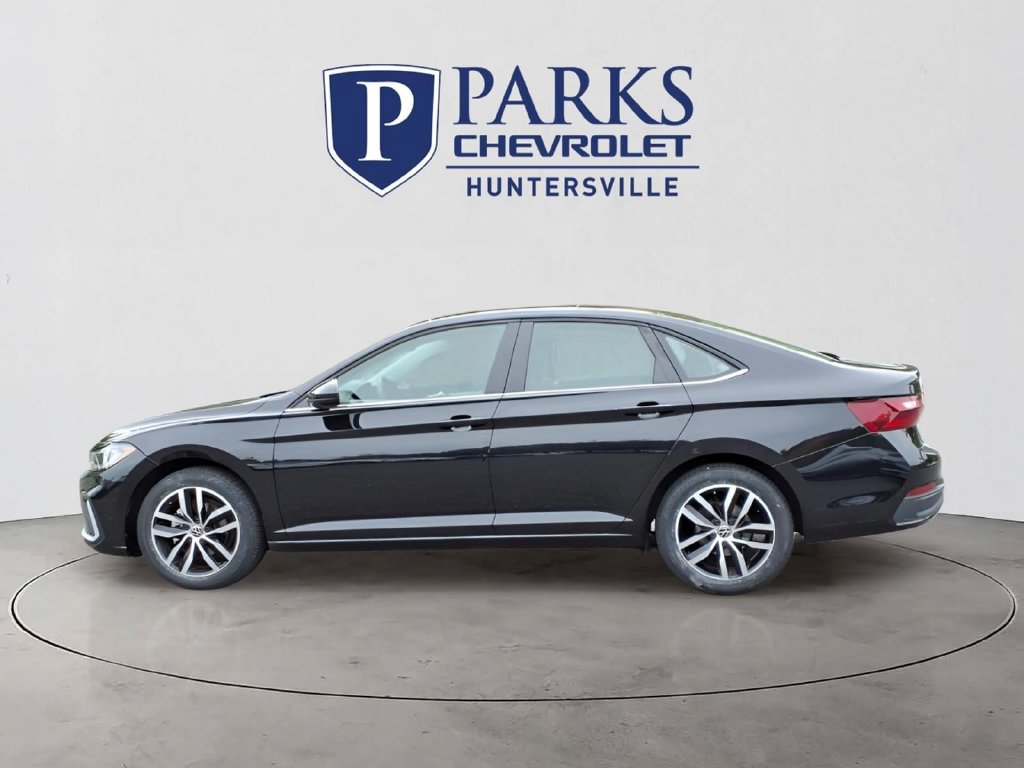 Used 2025 Volkswagen Jetta SE FWD image 28