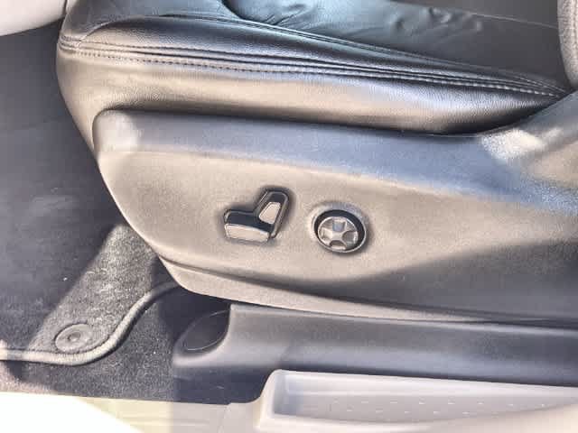 Used 2020 Chrysler Voyager LX FWD image 31