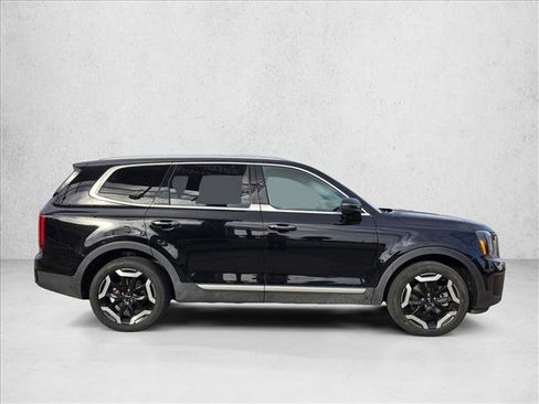 Used 2025 Kia Telluride S image 4
