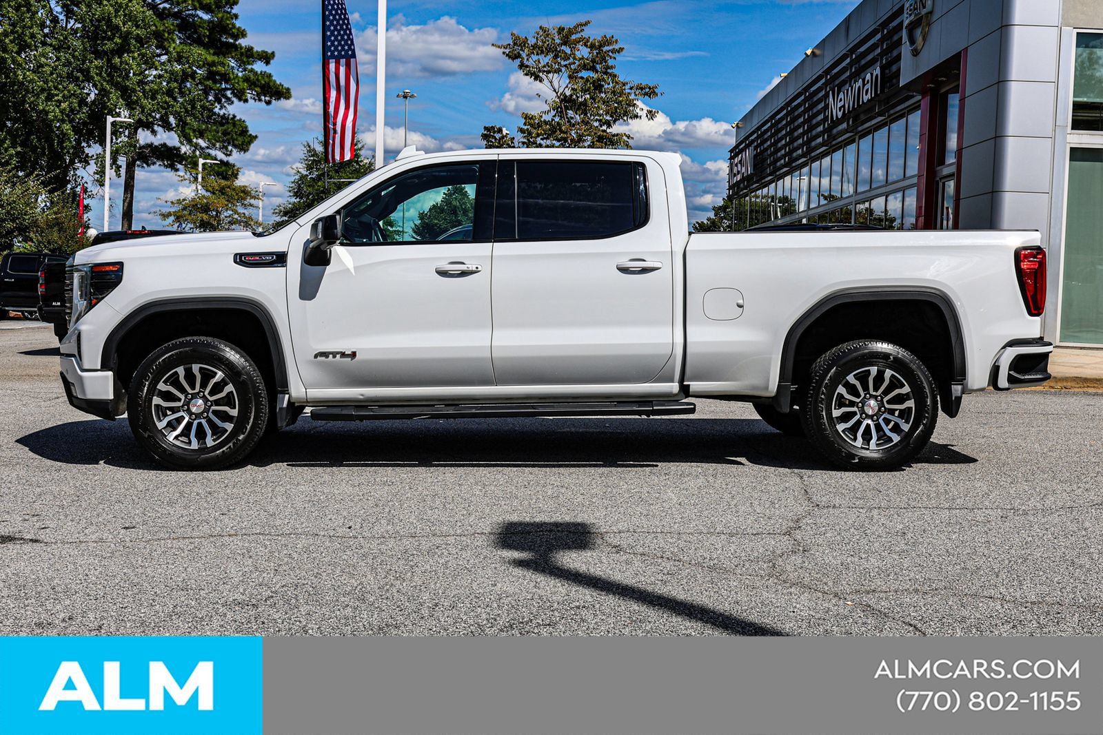 Used 2023 GMC Sierra 1500 AT4 w/ AT4 Preferred Package AWD/4WD image 9