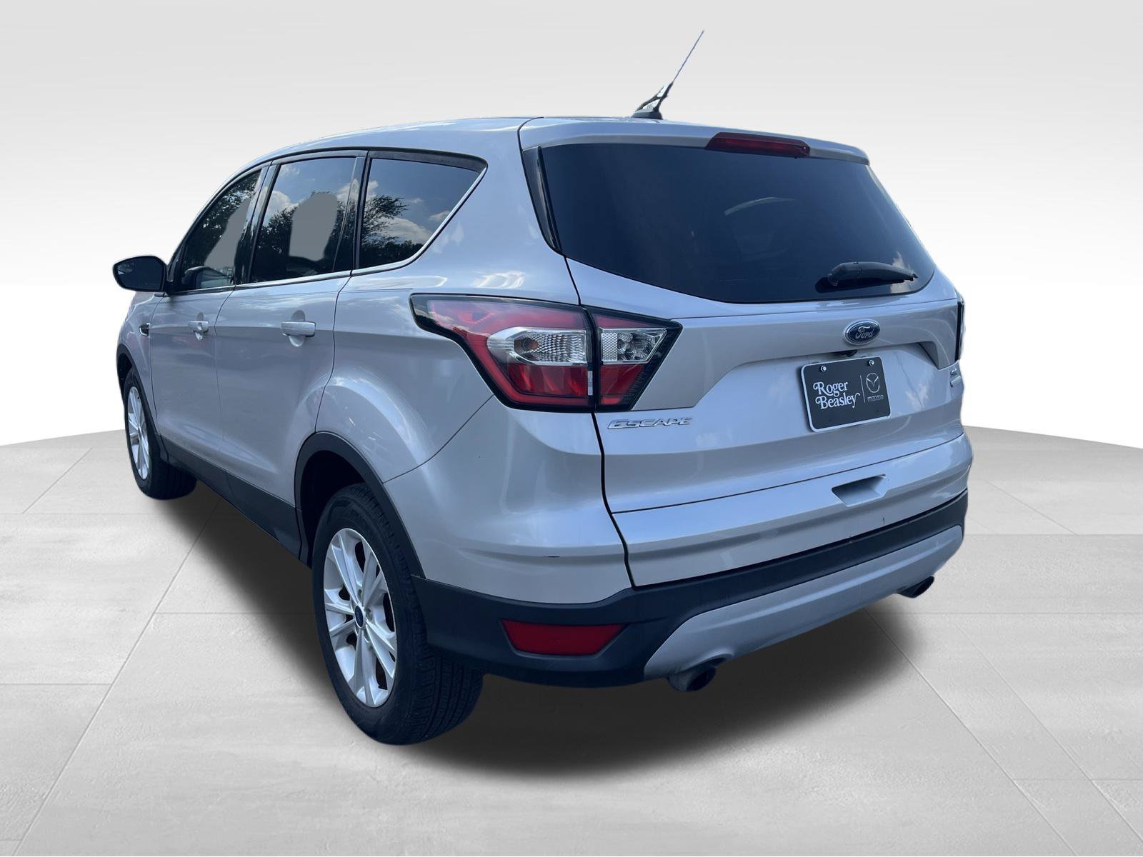 Used 2017 Ford Escape SE FWD image 7