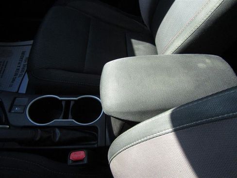 Used 2018 Toyota Corolla LE image 20