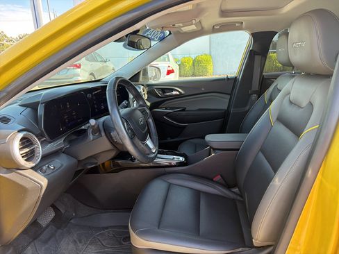 Used 2024 Chevrolet Trax ACTIV w/ Sunroof Package FWD image 9