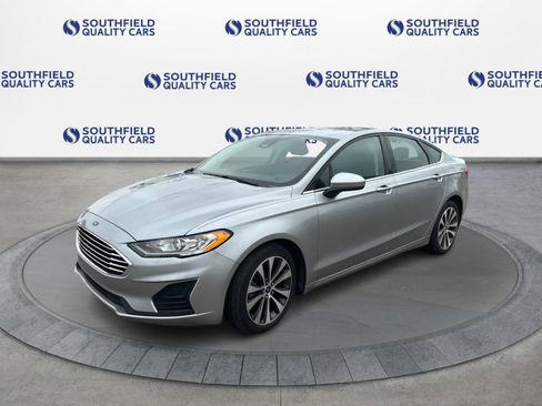 Used 2020 Ford Fusion SE AWD/4WD image 2
