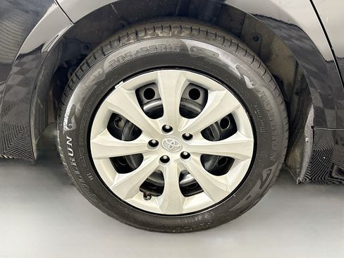 Used 2023 Toyota Corolla LE image 32