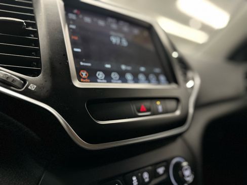 Used 2022 Jeep Cherokee Latitude Lux w/ Sun & Sound Group image 23