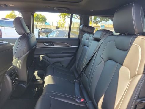 New 2025 Jeep Grand Cherokee Limited image 11