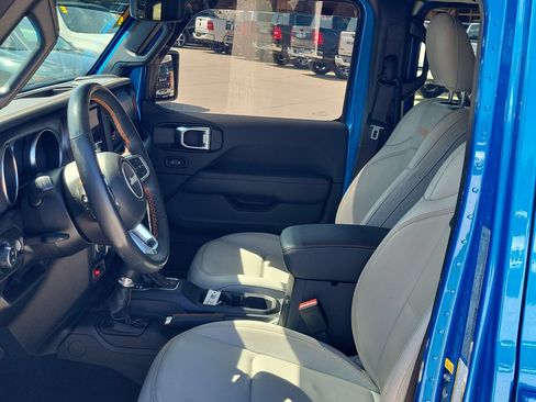 Used 2023 Jeep Gladiator Mojave w/ Cold Weather Group AWD/4WD image 21